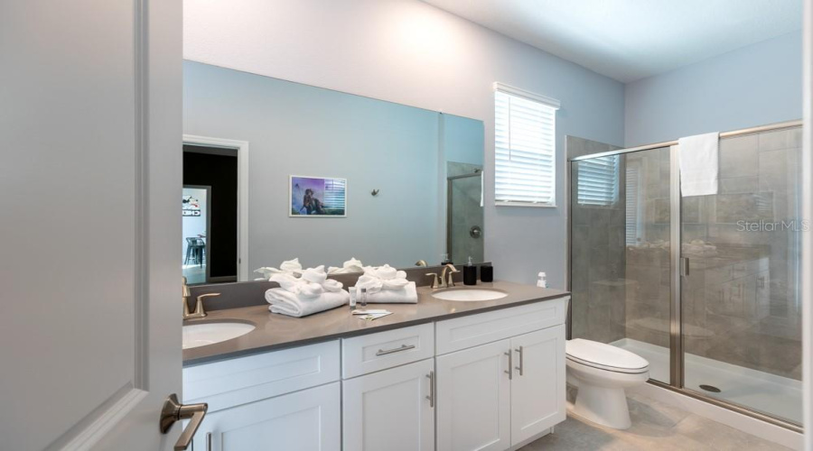 KISSIMMEE, Florida 34746, 5 Bedrooms Bedrooms, ,5 BathroomsBathrooms,Residential,For Sale,SCENE,0,MFRO6295329