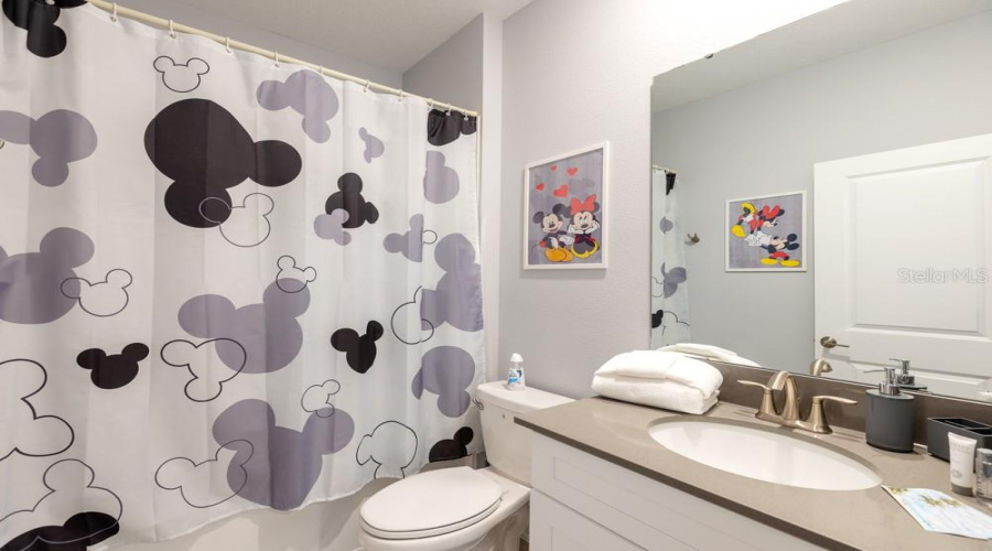 KISSIMMEE, Florida 34746, 5 Bedrooms Bedrooms, ,5 BathroomsBathrooms,Residential,For Sale,SCENE,0,MFRO6295329