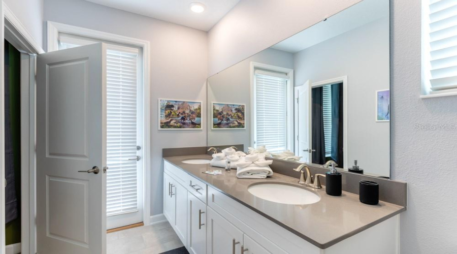 KISSIMMEE, Florida 34746, 5 Bedrooms Bedrooms, ,5 BathroomsBathrooms,Residential,For Sale,SCENE,0,MFRO6295329