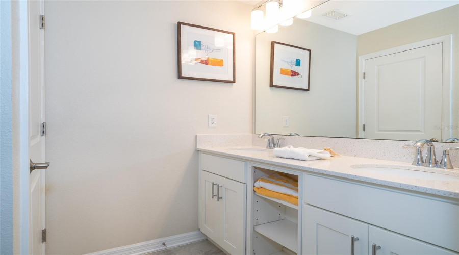 Kissimmee, Florida 34746, 2 Bedrooms Bedrooms, ,2 Bathroomsbathrooms,Residential,For Sale,Paradox,Mfrs5124165