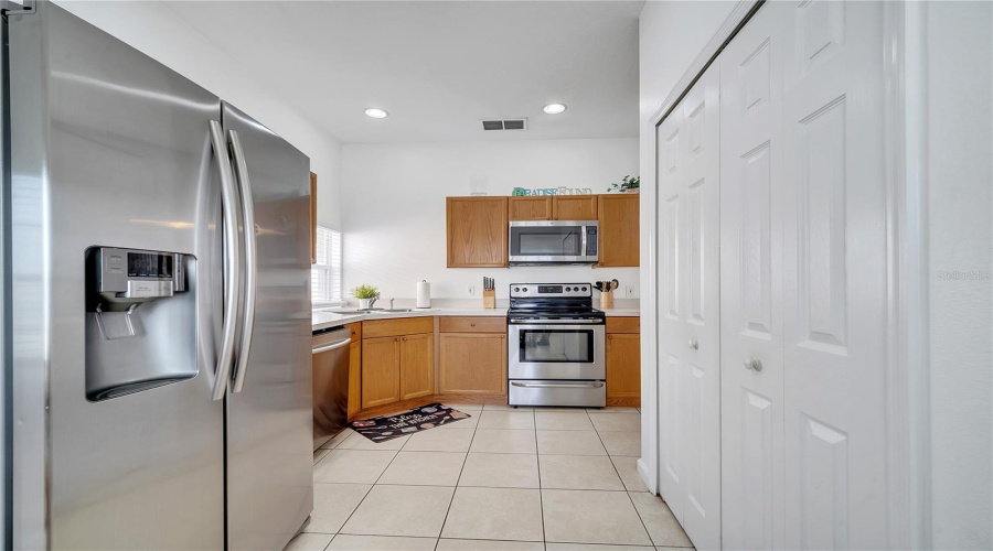 KISSIMMEE, Florida 34747, 4 Bedrooms Bedrooms, ,2 BathroomsBathrooms,Residential,For Sale,FAN PALM,0,MFRO6296946