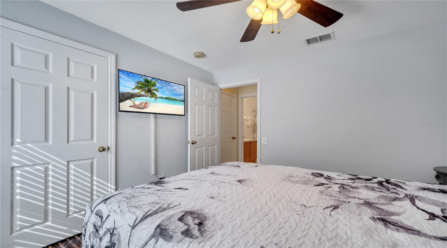 KISSIMMEE, Florida 34747, 4 Bedrooms Bedrooms, ,2 BathroomsBathrooms,Residential,For Sale,FAN PALM,0,MFRO6296946
