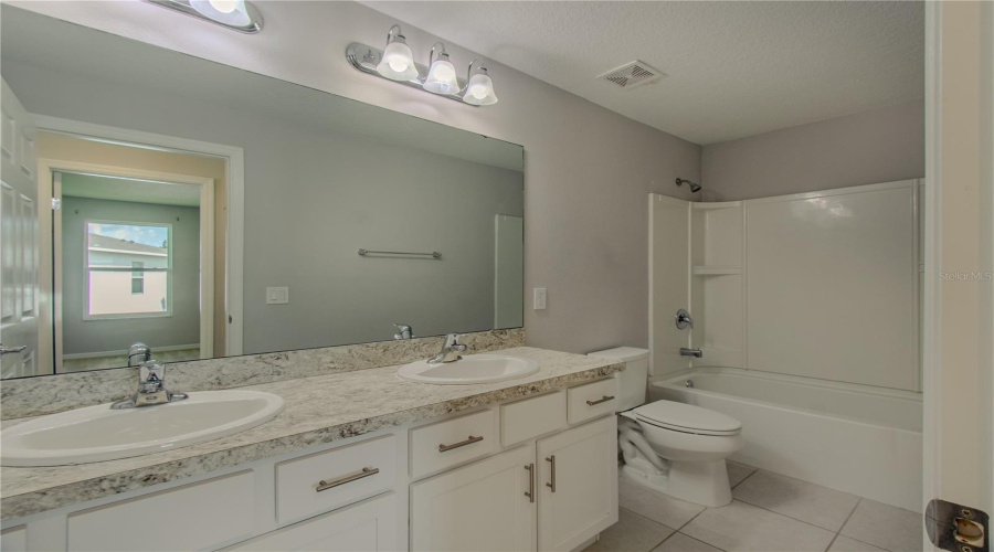 KISSIMMEE, Florida 34746, 4 Bedrooms Bedrooms, ,3 BathroomsBathrooms,Residential,For Sale,BEAU,0,MFRS5124278