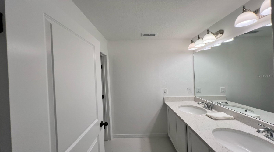 DAVENPORT, Florida 33896, 3 Bedrooms Bedrooms, ,3 BathroomsBathrooms,Residential,For Sale,BENOI,0,MFRO6294883