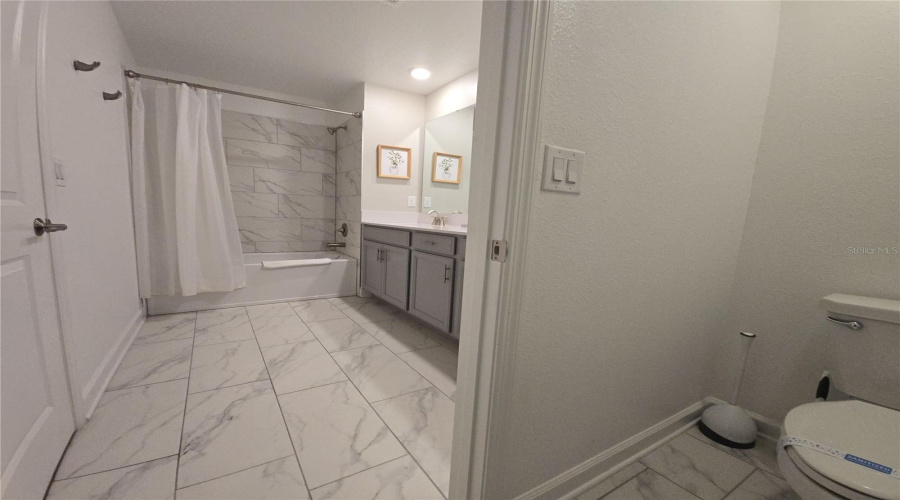 DAVENPORT, Florida 33896, 5 Bedrooms Bedrooms, ,4 BathroomsBathrooms,Residential,For Sale,LEADER STREET,0,MFRO6296548
