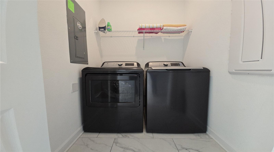 DAVENPORT, Florida 33896, 5 Bedrooms Bedrooms, ,4 BathroomsBathrooms,Residential,For Sale,LEADER STREET,0,MFRO6296548