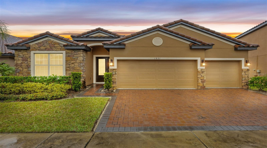 DAVENPORT, Florida 33837, 4 Bedrooms Bedrooms, ,3 BathroomsBathrooms,Residential,For Sale,BENOIT TERRACE,0,MFRO6297306