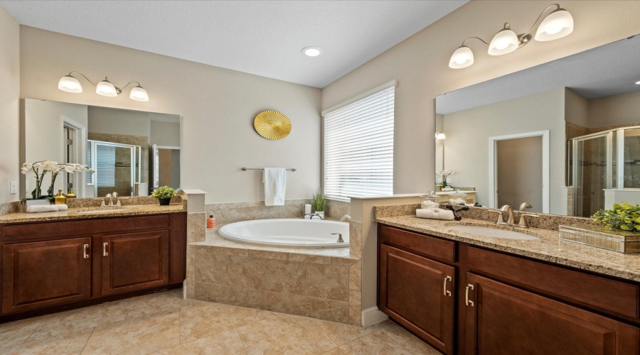 DAVENPORT, Florida 33837, 4 Bedrooms Bedrooms, ,3 BathroomsBathrooms,Residential,For Sale,BENOIT TERRACE,0,MFRO6297306