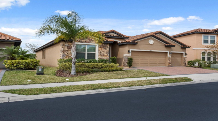 DAVENPORT, Florida 33837, 4 Bedrooms Bedrooms, ,3 BathroomsBathrooms,Residential,For Sale,BENOIT TERRACE,0,MFRO6297306