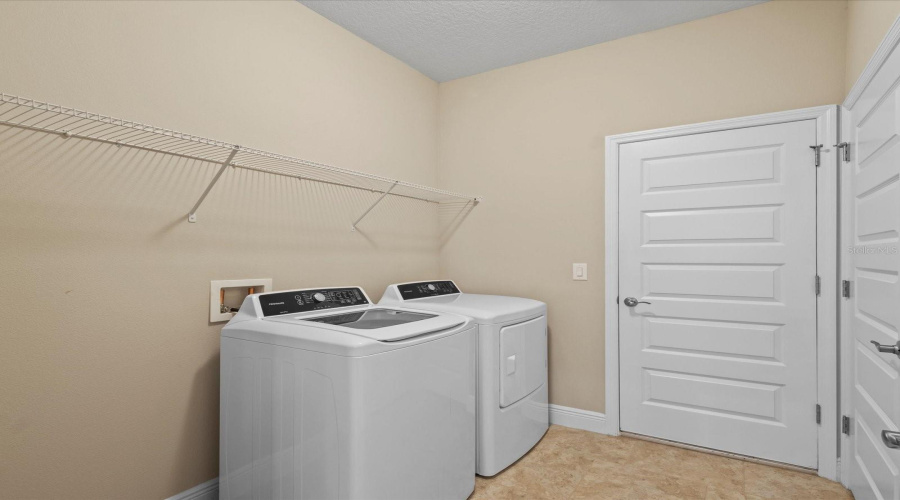 DAVENPORT, Florida 33837, 4 Bedrooms Bedrooms, ,3 BathroomsBathrooms,Residential,For Sale,BENOIT TERRACE,0,MFRO6297306