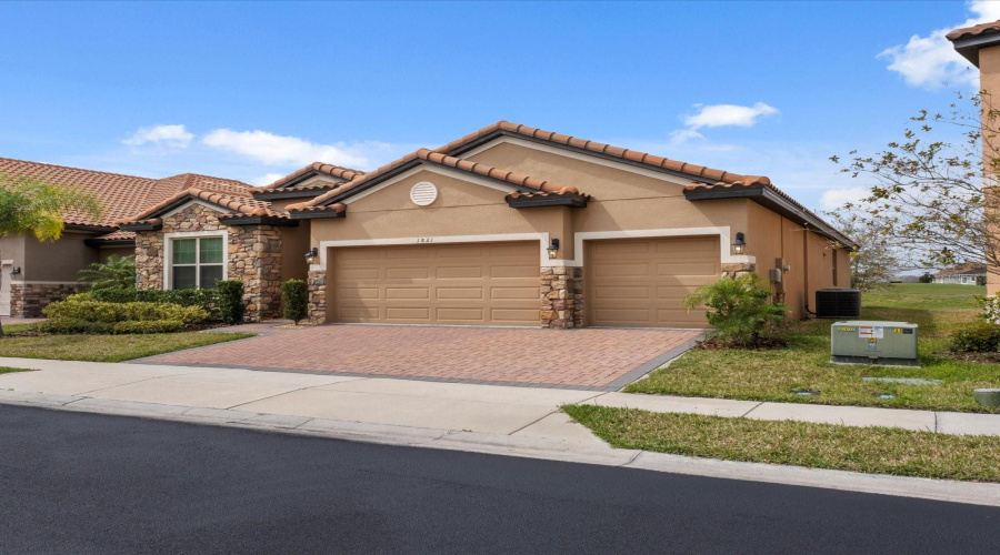 DAVENPORT, Florida 33837, 4 Bedrooms Bedrooms, ,3 BathroomsBathrooms,Residential,For Sale,BENOIT TERRACE,0,MFRO6297306