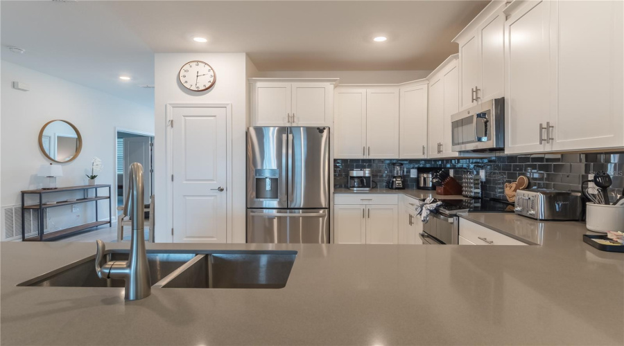 DAVENPORT, Florida 33896, 9 Bedrooms Bedrooms, ,5 BathroomsBathrooms,Residential,For Sale,SOMMERSET HILLS,0,MFRO6246986