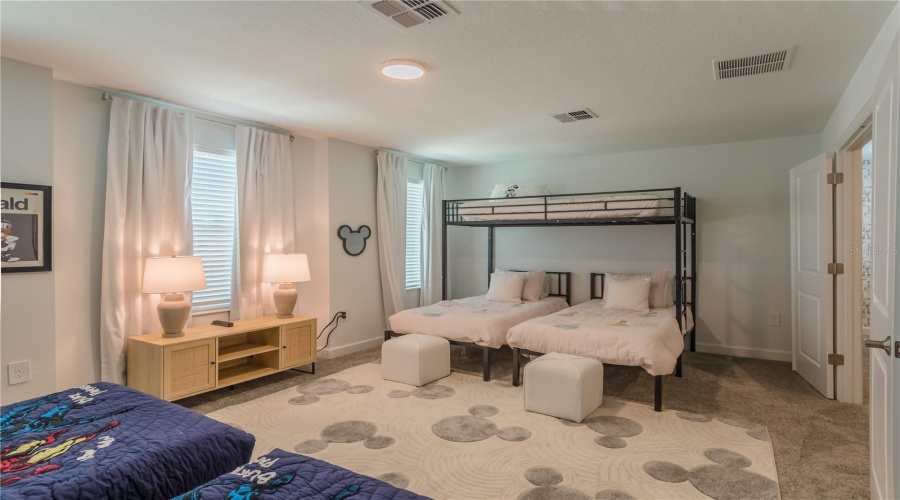 DAVENPORT, Florida 33896, 9 Bedrooms Bedrooms, ,5 BathroomsBathrooms,Residential,For Sale,SOMMERSET HILLS,0,MFRO6246986