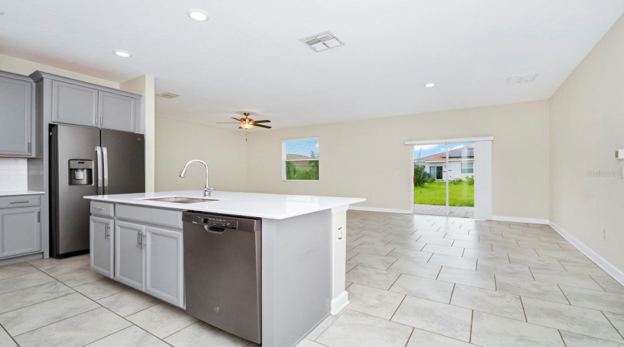 DAVENPORT, Florida 33837, 3 Bedrooms Bedrooms, ,2 BathroomsBathrooms,Residential,For Sale,OAK MARSH,0,MFRO6297271