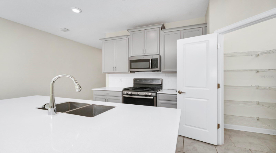DAVENPORT, Florida 33837, 3 Bedrooms Bedrooms, ,2 BathroomsBathrooms,Residential,For Sale,OAK MARSH,0,MFRO6297271