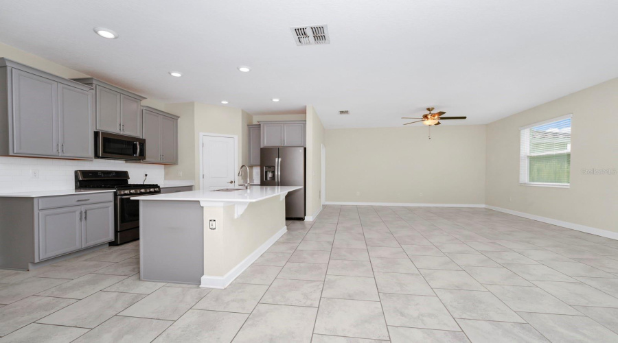 DAVENPORT, Florida 33837, 3 Bedrooms Bedrooms, ,2 BathroomsBathrooms,Residential,For Sale,OAK MARSH,0,MFRO6297271