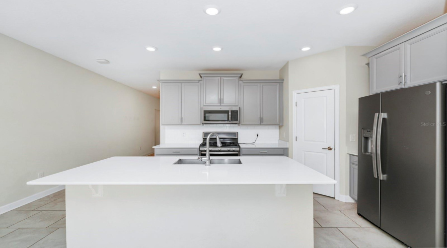 DAVENPORT, Florida 33837, 3 Bedrooms Bedrooms, ,2 BathroomsBathrooms,Residential,For Sale,OAK MARSH,0,MFRO6297271