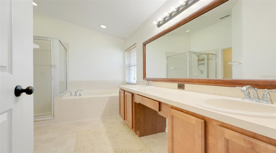 Kissimmee, Florida 34746, 3 Bedrooms Bedrooms, ,2 Bathroomsbathrooms,Residential,For Sale,Laparelle,Mfrs5124344