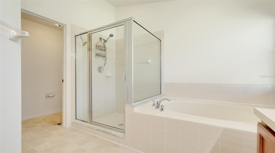 Kissimmee, Florida 34746, 3 Bedrooms Bedrooms, ,2 Bathroomsbathrooms,Residential,For Sale,Laparelle,Mfrs5124344