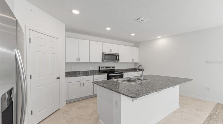 Davenport, Florida 33837, 4 Bedrooms Bedrooms, ,2 Bathroomsbathrooms,Residential,For Sale,White Tail,Mfro6232789