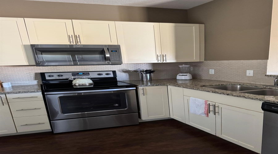 Kissimmee, Florida 34747, 4 Bedrooms Bedrooms, ,3 Bathroomsbathrooms,Residential,For Sale,Shine,Mfrs5124447