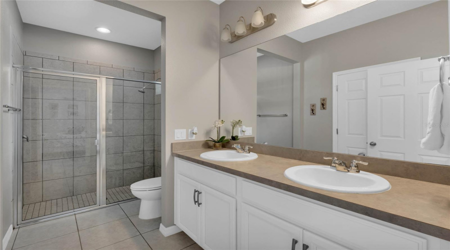 Kissimmee, Florida 34746, 3 Bedrooms Bedrooms, ,2 Bathroomsbathrooms,Residential,For Sale,Grasmere View,Mfro6297048