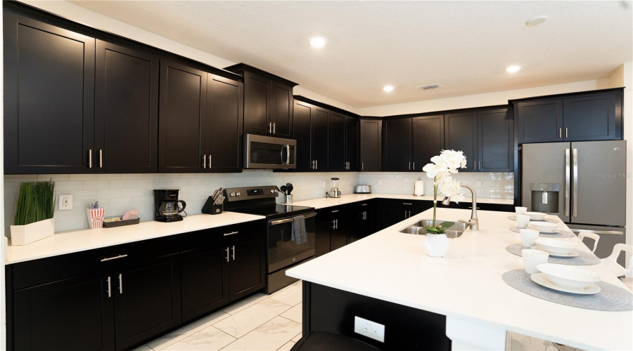 DAVENPORT, Florida 33896, 6 Bedrooms Bedrooms, ,5 BathroomsBathrooms,Residential,For Sale,MULLIGAN,0,MFRO6297920