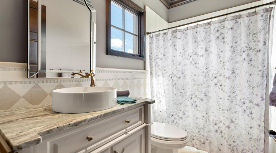 Second floor guest suite #3 full bath