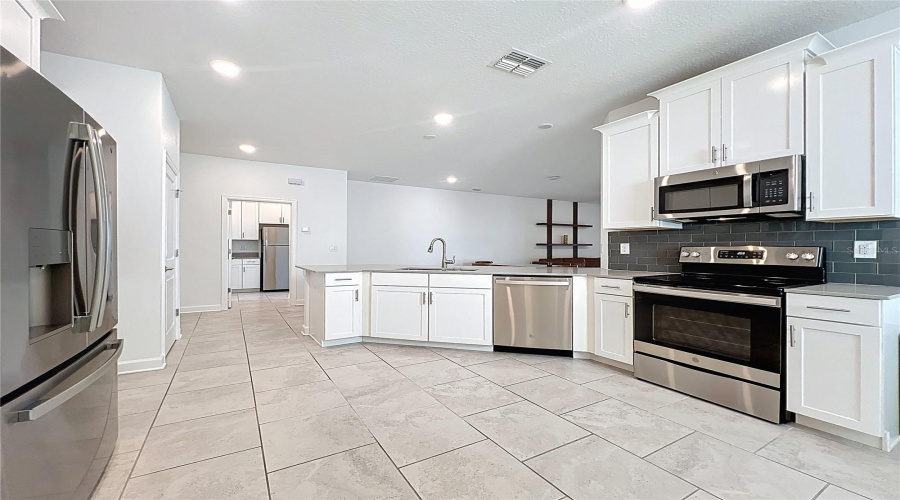 DAVENPORT, Florida 33837, 4 Bedrooms Bedrooms, ,3 BathroomsBathrooms,Residential,For Sale,PRESTON,MFRS5124259