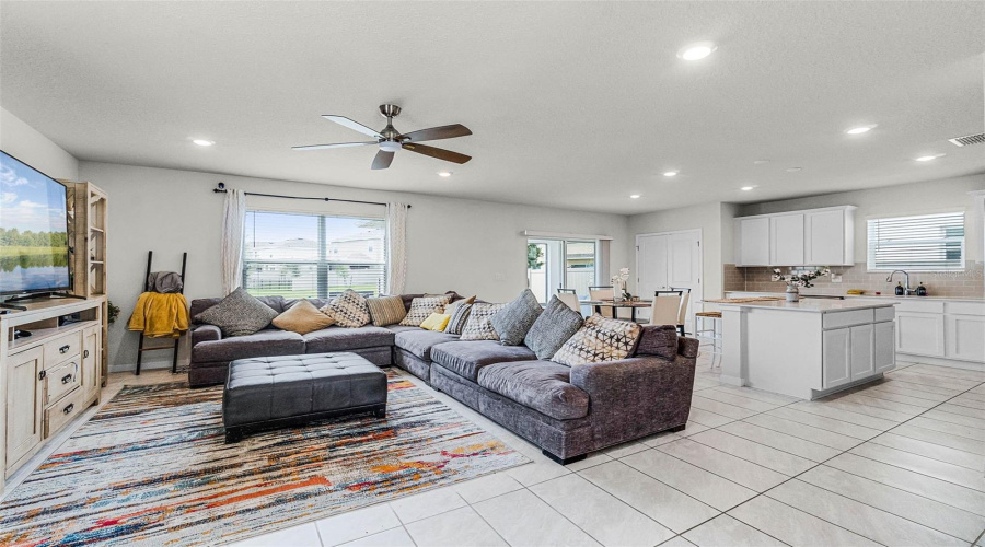 KISSIMMEE, Florida 34746, 4 Bedrooms Bedrooms, ,2 BathroomsBathrooms,Residential,For Sale,ROYAL POINT,0,MFRO6296744