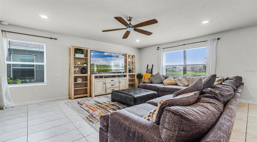 KISSIMMEE, Florida 34746, 4 Bedrooms Bedrooms, ,2 BathroomsBathrooms,Residential,For Sale,ROYAL POINT,0,MFRO6296744