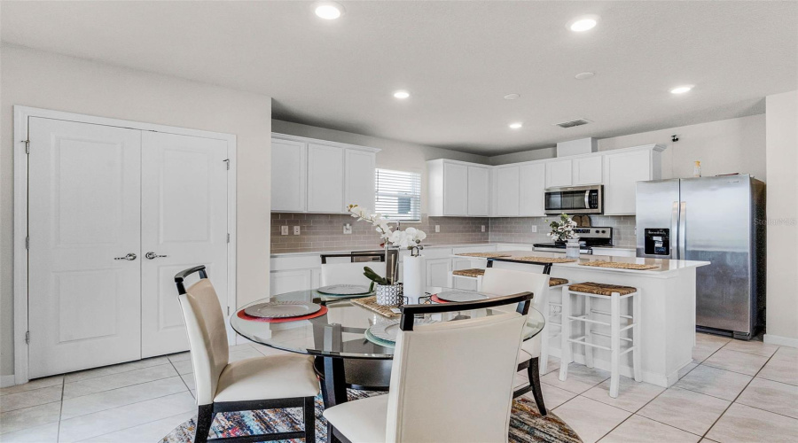 KISSIMMEE, Florida 34746, 4 Bedrooms Bedrooms, ,2 BathroomsBathrooms,Residential,For Sale,ROYAL POINT,0,MFRO6296744