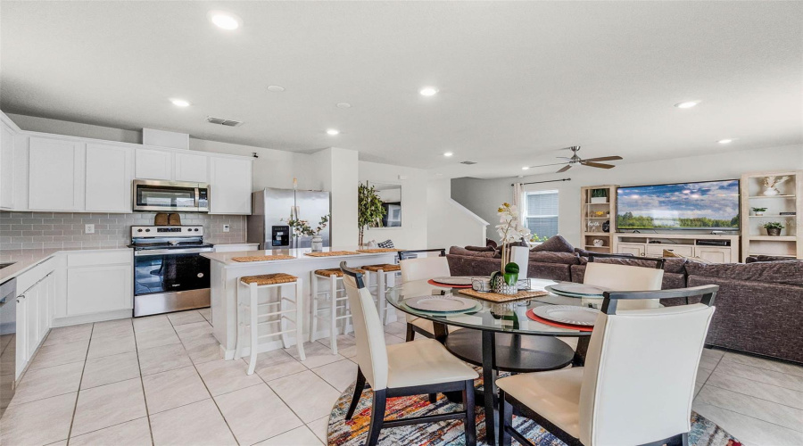 KISSIMMEE, Florida 34746, 4 Bedrooms Bedrooms, ,2 BathroomsBathrooms,Residential,For Sale,ROYAL POINT,0,MFRO6296744