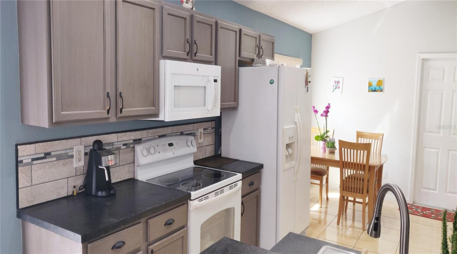 DAVENPORT, Florida 33897, 3 Bedrooms Bedrooms, ,2 BathroomsBathrooms,Residential,For Sale,CHESHIRE,0,MFRTB8372212