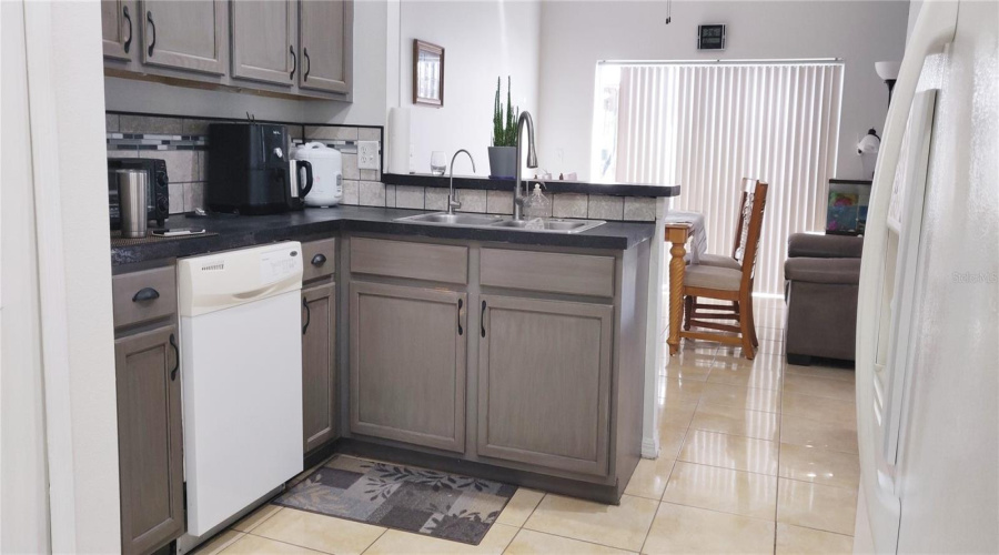 DAVENPORT, Florida 33897, 3 Bedrooms Bedrooms, ,2 BathroomsBathrooms,Residential,For Sale,CHESHIRE,0,MFRTB8372212