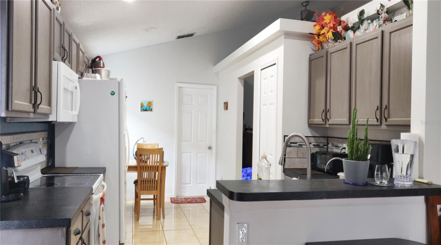 DAVENPORT, Florida 33897, 3 Bedrooms Bedrooms, ,2 BathroomsBathrooms,Residential,For Sale,CHESHIRE,0,MFRTB8372212