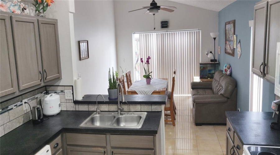 DAVENPORT, Florida 33897, 3 Bedrooms Bedrooms, ,2 BathroomsBathrooms,Residential,For Sale,CHESHIRE,0,MFRTB8372212