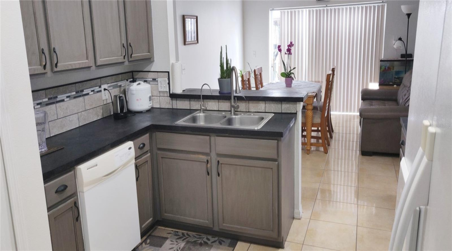 DAVENPORT, Florida 33897, 3 Bedrooms Bedrooms, ,2 BathroomsBathrooms,Residential,For Sale,CHESHIRE,0,MFRTB8372212