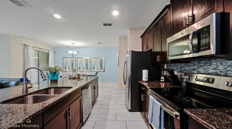 DAVENPORT, Florida 33896, 4 Bedrooms Bedrooms, ,3 BathroomsBathrooms,Residential,For Sale,DOGLEG DR,MFRS5124195
