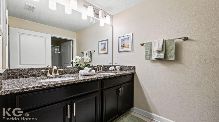 DAVENPORT, Florida 33896, 4 Bedrooms Bedrooms, ,3 BathroomsBathrooms,Residential,For Sale,DOGLEG DR,MFRS5124195