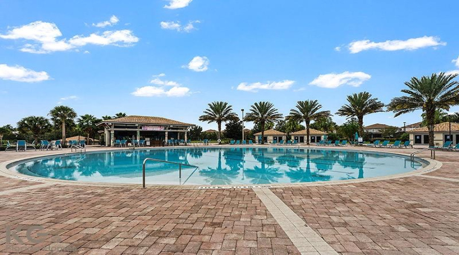 DAVENPORT, Florida 33896, 4 Bedrooms Bedrooms, ,3 BathroomsBathrooms,Residential,For Sale,DOGLEG DR,MFRS5124195