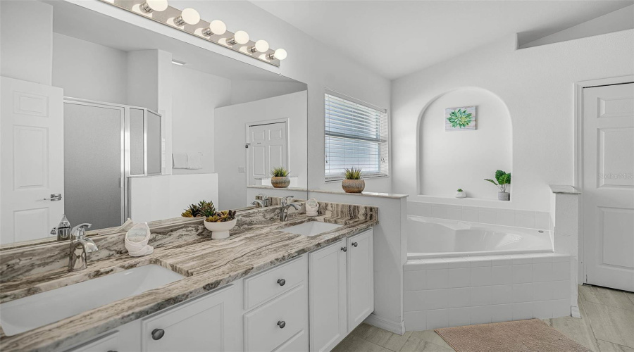 Kissimmee, Florida 34747, 4 Bedrooms Bedrooms, ,3 Bathroomsbathrooms,Residential,For Sale,Indian Creek,Mfrs5124640