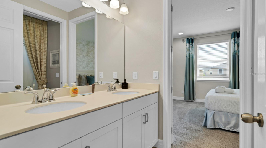 KISSIMMEE, Florida 34747, 9 Bedrooms Bedrooms, ,6 BathroomsBathrooms,Residential,For Sale,PELICAN COVE,0,MFRO6298547