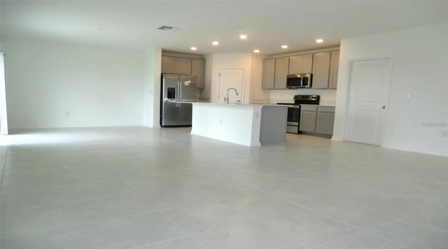 Davenport, Florida 33837, 4 Bedrooms Bedrooms, ,2 Bathroomsbathrooms,Residential,For Sale,Loch,Mfro6298851