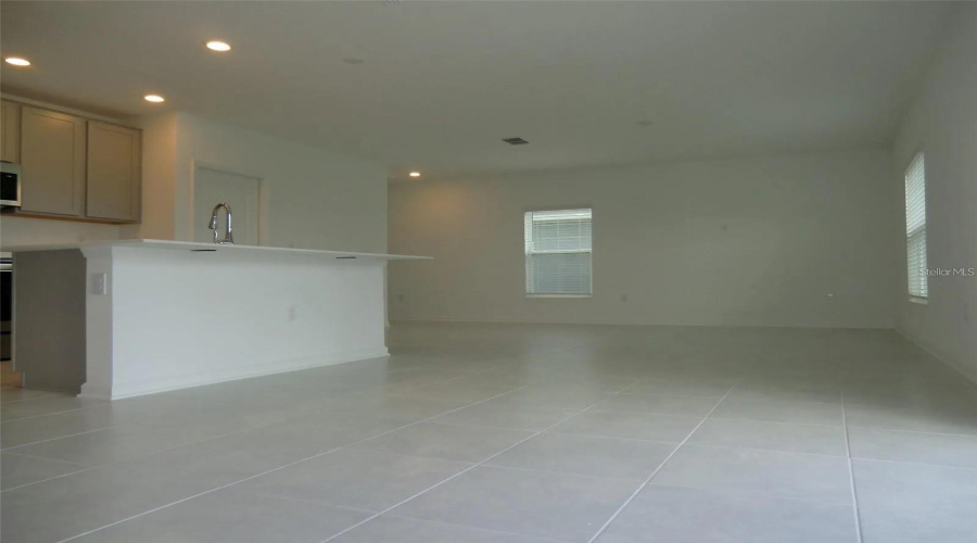 Davenport, Florida 33837, 4 Bedrooms Bedrooms, ,2 Bathroomsbathrooms,Residential,For Sale,Loch,Mfro6298851