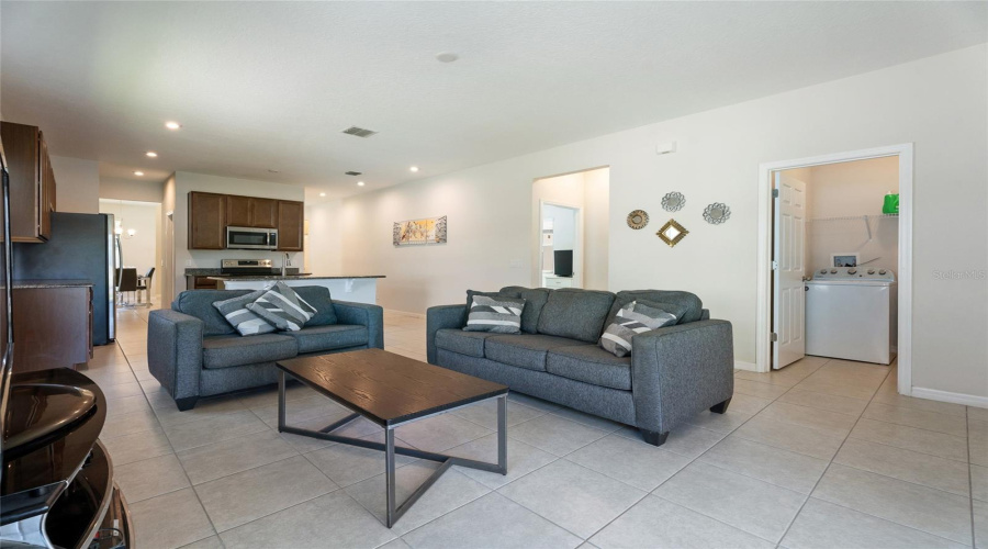 Kissimmee, Florida 34746, 3 Bedrooms Bedrooms, ,2 Bathroomsbathrooms,Residential,For Sale,Grasmere View,Mfro6298872