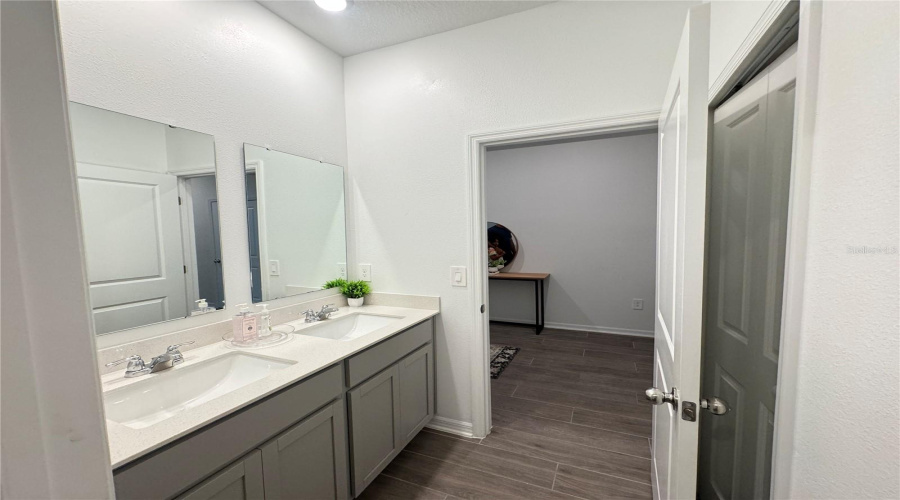 KISSIMMEE, Florida 34746, 4 Bedrooms Bedrooms, ,3 BathroomsBathrooms,Residential,For Sale,BRENTWOOD,0,MFRO6298812