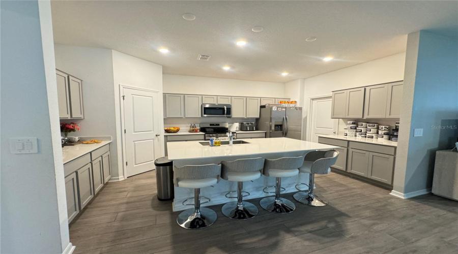 KISSIMMEE, Florida 34746, 4 Bedrooms Bedrooms, ,3 BathroomsBathrooms,Residential,For Sale,BRENTWOOD,0,MFRO6298812