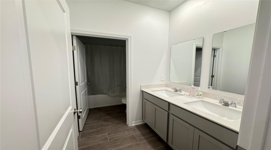 KISSIMMEE, Florida 34746, 4 Bedrooms Bedrooms, ,3 BathroomsBathrooms,Residential,For Sale,BRENTWOOD,0,MFRO6298812