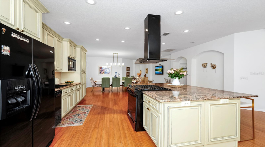 ORLANDO, Florida 32836, 3 Bedrooms Bedrooms, ,2 BathroomsBathrooms,Residential,For Sale,FITZGERALD BUTLER,0,MFRO6299392